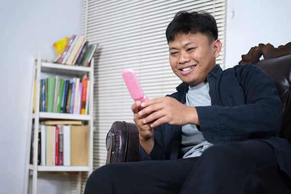 Foldable phones: Fold vs. flip and how to choose