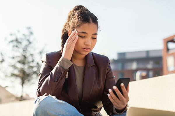 ¿Por qué tu teléfono está tan lento? Causas y soluciones comunes