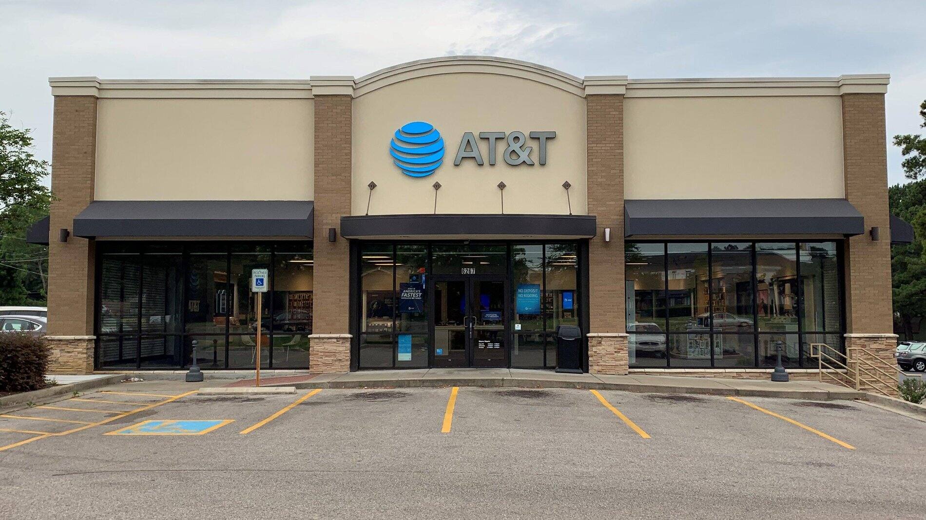 Tienda en Poplar Towers Apple iPhone 12 y dispositivos Samsung en