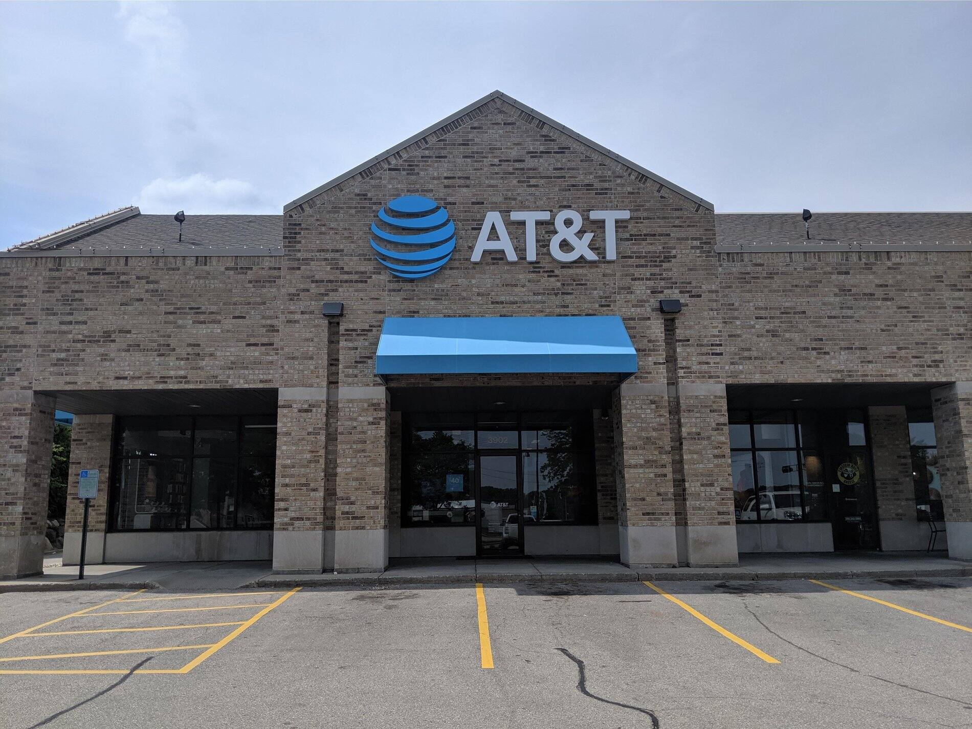 Tienda en Madison East Apple iPhone 12 y dispositivos Samsung en