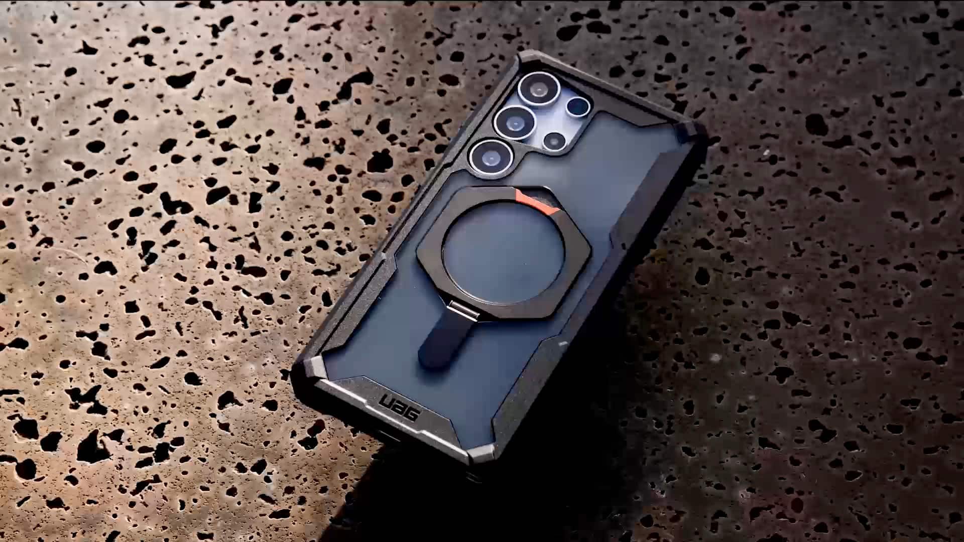 Estuche + imán UAG Plasma XTE, ceniza/titanio