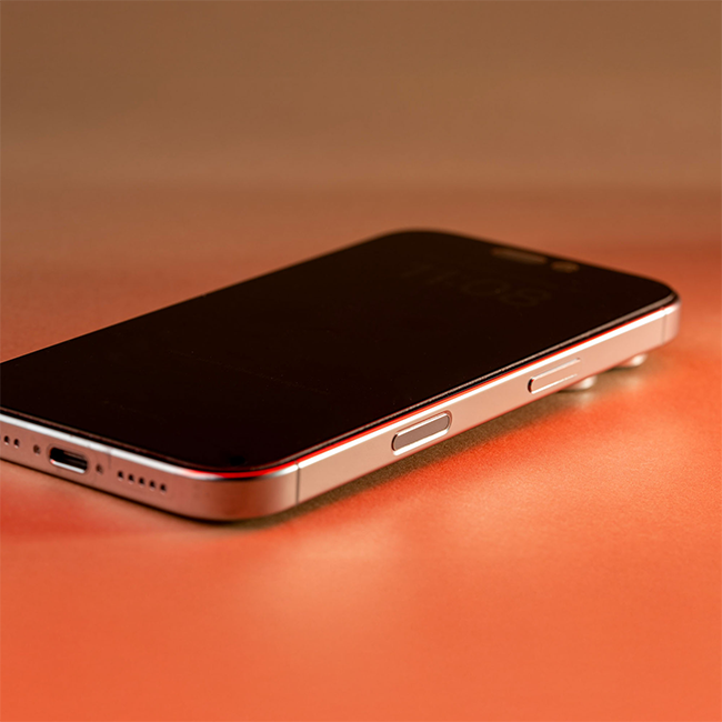 BodyGuardz Red Light Converter Screen Protector - iPhone 16 Plus/15 Plus