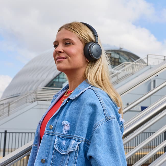 JBL Live 680NC On Ear Noise Cancelling headphones