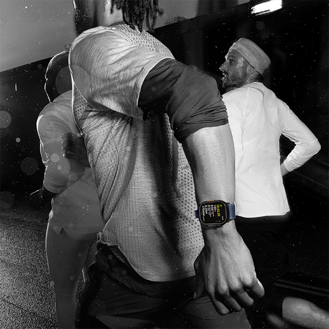 Apple Watch Ultra 2 49mm - Natural Titanium Tan Alpine Loop Medium  (Product view 8)