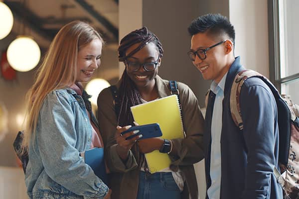 What to consider when choosing a phone plan for college students