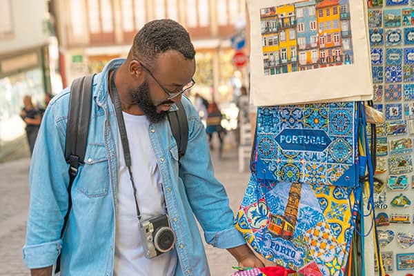 How to save money while traveling