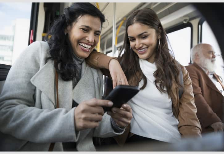 Prepaid phone plans vs. postpaid phone plans: What’s the difference?