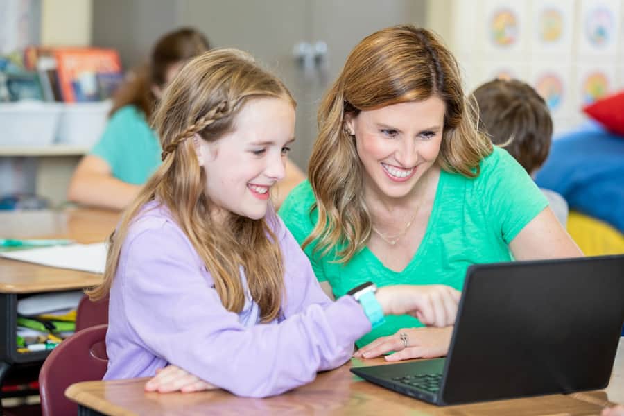 Student and teacher discounts on AT&T services and Apple deals