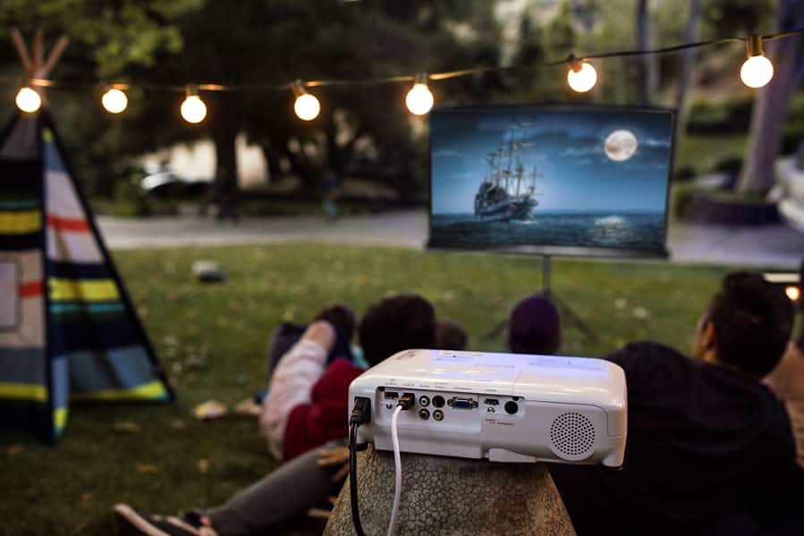 Tips for Throwing an Outdoor Movie Night